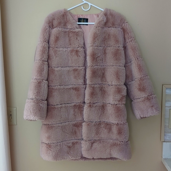 QIYE Pink Faux Fur Coat Plush Warm Has Pockets Hook and Eye Front Closure - Picture 1 of 13